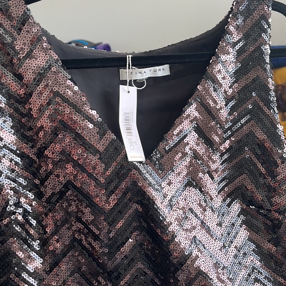 Black V neck, Sleeveless, Metallic sequins in chevron pattern, Shift silhouette - Picture 5 of 5